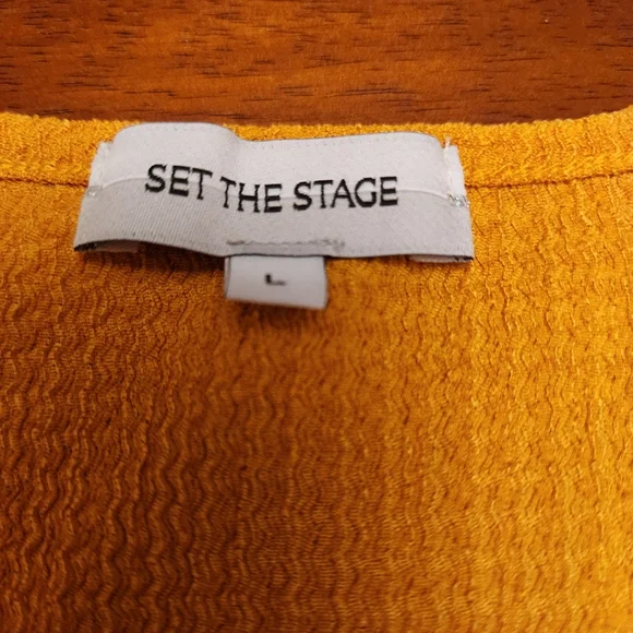 Set The Stage Marigold Blouse Size L - Picture 11 of 12